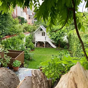 Calm, & Birdsong Near The Center Homestay Brussels
